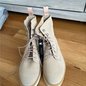 Sorel Light Tan Lace-Up Boots